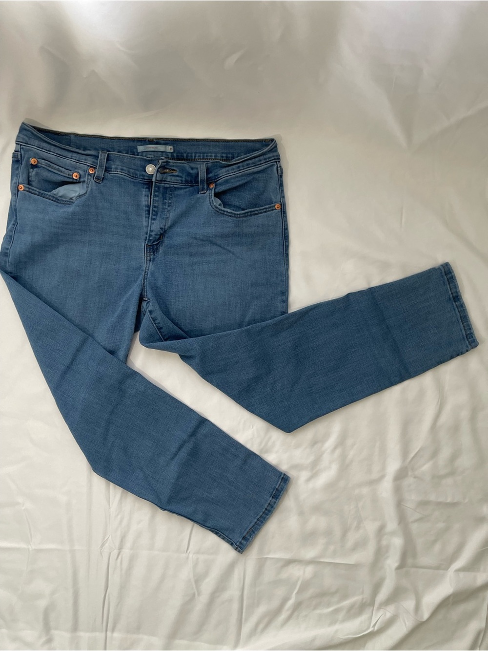 Levi’s Mid-Blue Women's Boyfriend Jeans - Picture 4 of 8